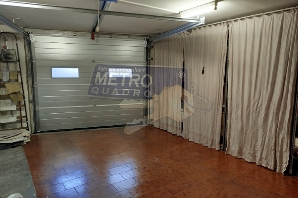 garage/basculante motorizzato - UNIFAM. A SCHIERA CENTRALE THIENE (VI)  